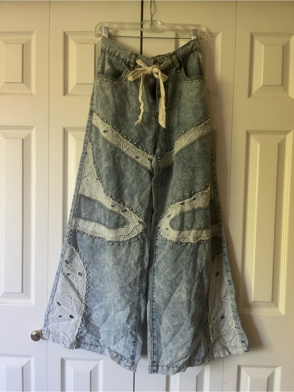 POL Light Wash Embroidered Super Wide-Leg Denim - Picture 3 of 10